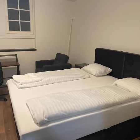 Lindas Beauty Hostel Цюрих Екстериор снимка