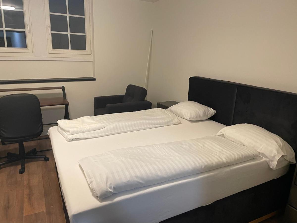 Lindas Beauty Hostel Цюрих Екстериор снимка