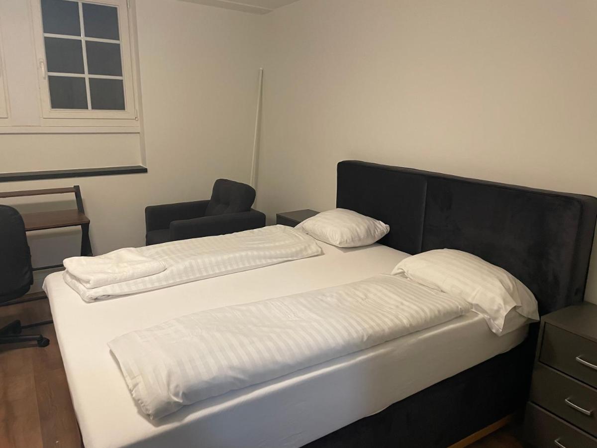 Lindas Beauty Hostel Цюрих Екстериор снимка